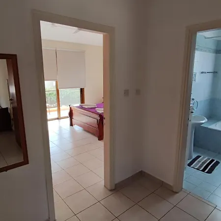 Rina Vilă Paphos